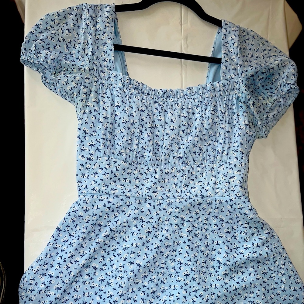 Women’s Windsor M sky blue with white flowers spring dress